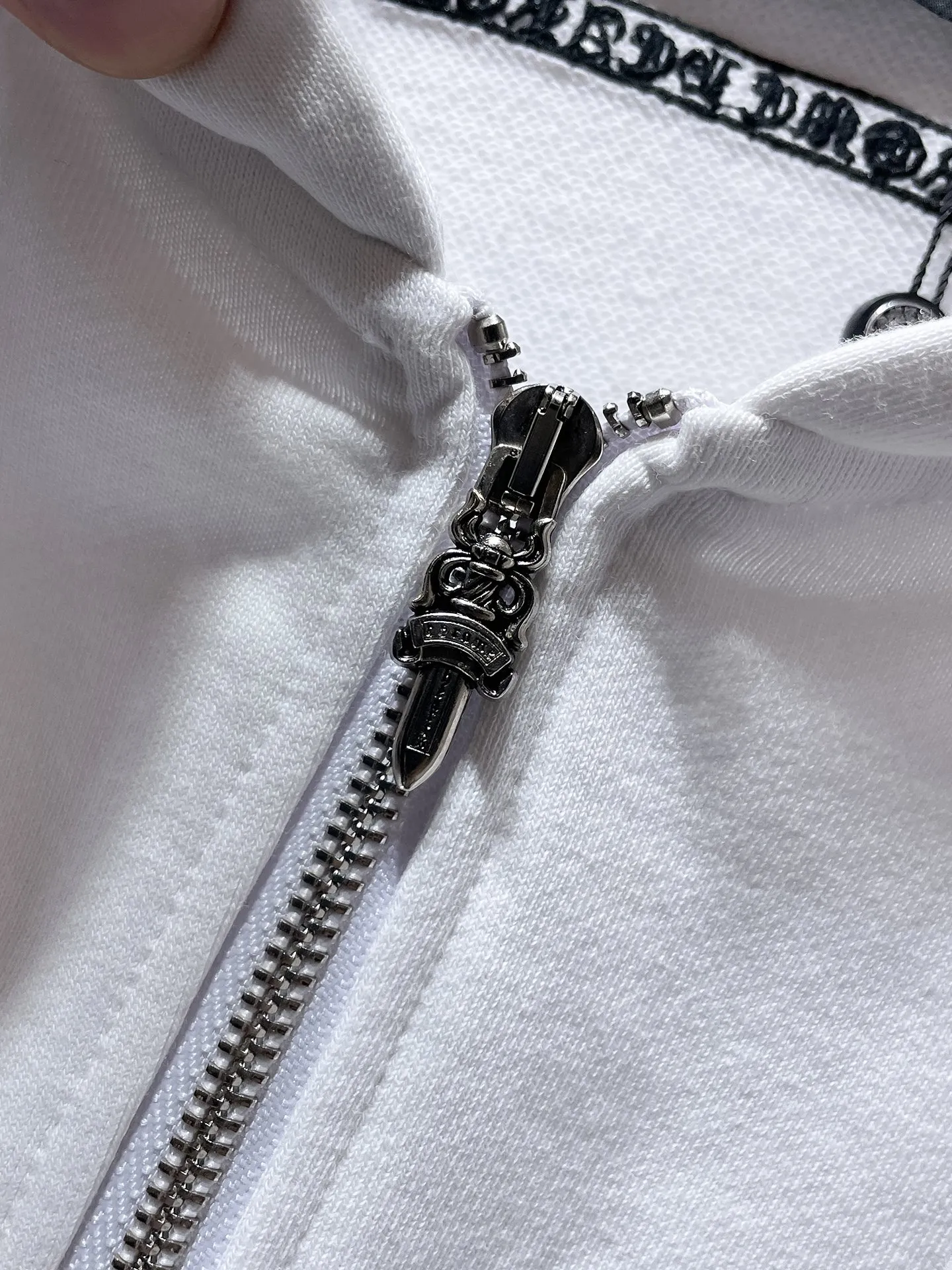 P270 Chrome Hearts Autumn and Winter 2025 Counter Synchronization Chrome Cross Heavy Industry Handmade Patch Embroidered Willow Hooded Sweatshirt Improved Customized Version 1:1 High Weight High Quality Fabric Recommended Color: White Black Size: S, M, L, XL